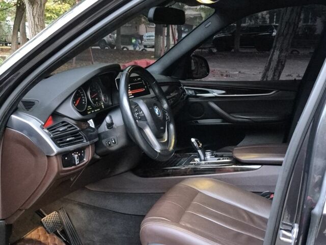 Серый БМВ Х5, объемом двигателя 3 л и пробегом 252 тыс. км за 21900 $, фото 13 на Automoto.ua