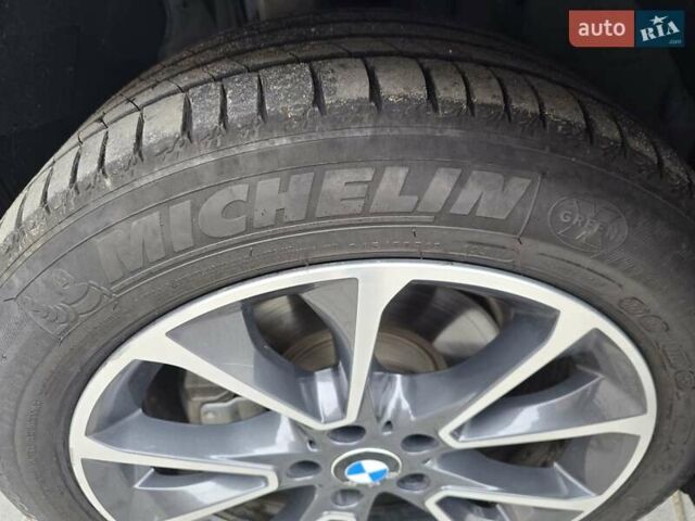 Сірий БМВ Х5, об'ємом двигуна 2.99 л та пробігом 214 тис. км за 25750 $, фото 19 на Automoto.ua