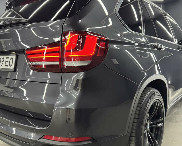 Серый БМВ Х5, объемом двигателя 2 л и пробегом 260 тыс. км за 23999 $, фото 11 на Automoto.ua