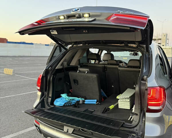 Сірий БМВ Х5, об'ємом двигуна 2.99 л та пробігом 213 тис. км за 26200 $, фото 13 на Automoto.ua