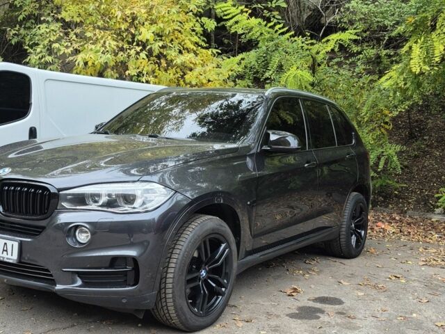 Серый БМВ Х5, объемом двигателя 3 л и пробегом 252 тыс. км за 21900 $, фото 4 на Automoto.ua