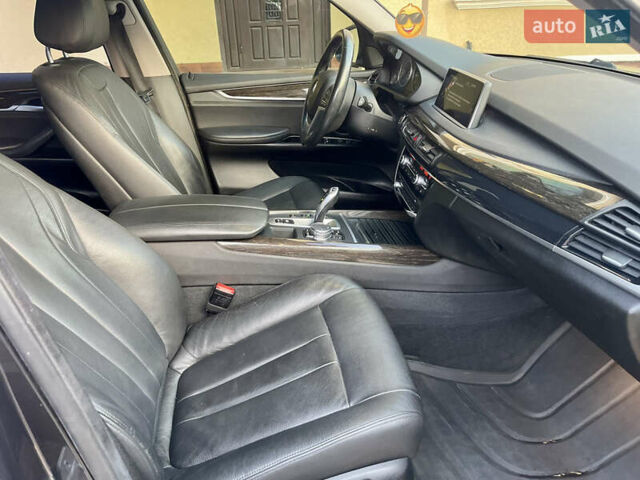 Серый БМВ Х5, объемом двигателя 2 л и пробегом 140 тыс. км за 25500 $, фото 3 на Automoto.ua