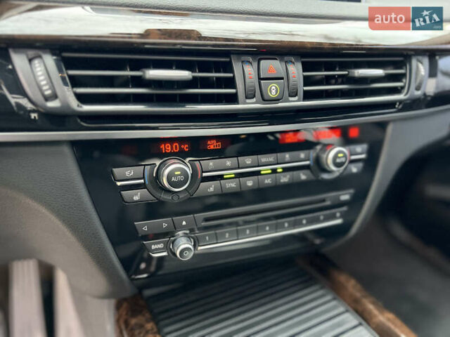 Серый БМВ Х5, объемом двигателя 2.98 л и пробегом 150 тыс. км за 24500 $, фото 20 на Automoto.ua