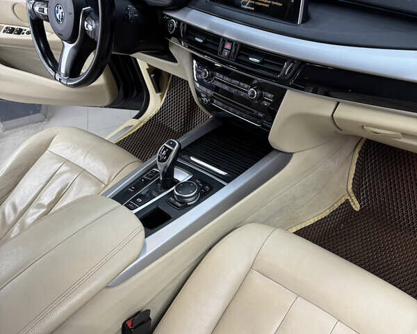 Серый БМВ Х5, объемом двигателя 2 л и пробегом 260 тыс. км за 23999 $, фото 27 на Automoto.ua