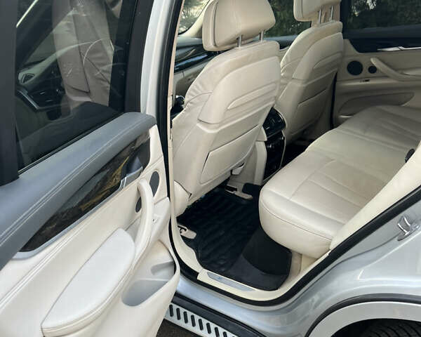 Серый БМВ Х5, объемом двигателя 2 л и пробегом 85 тыс. км за 29500 $, фото 23 на Automoto.ua