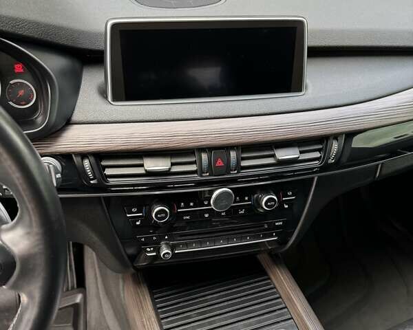 Сірий БМВ Х5, об'ємом двигуна 2 л та пробігом 179 тис. км за 28500 $, фото 49 на Automoto.ua