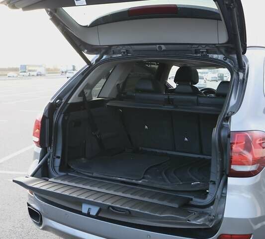 Серый БМВ Х5, объемом двигателя 2.99 л и пробегом 247 тыс. км за 23500 $, фото 4 на Automoto.ua