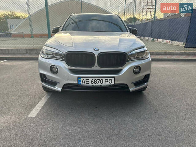 Серый БМВ Х5, объемом двигателя 3 л и пробегом 111 тыс. км за 27999 $, фото 2 на Automoto.ua