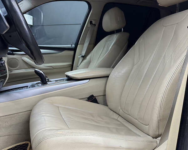 Серый БМВ Х5, объемом двигателя 2 л и пробегом 260 тыс. км за 23999 $, фото 15 на Automoto.ua