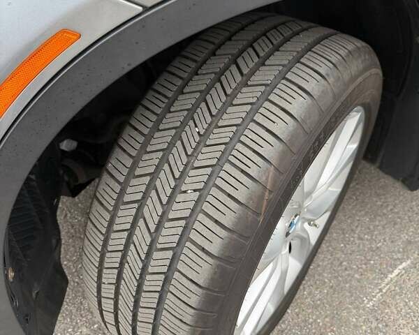 Серый БМВ Х5, объемом двигателя 2 л и пробегом 98 тыс. км за 23500 $, фото 13 на Automoto.ua