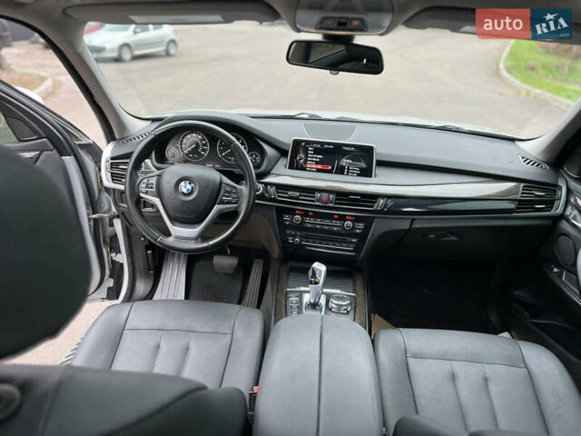 Серый БМВ Х5, объемом двигателя 2 л и пробегом 246 тыс. км за 18850 $, фото 26 на Automoto.ua