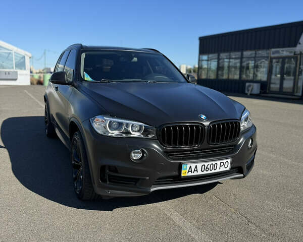 Серый БМВ Х5, объемом двигателя 2 л и пробегом 159 тыс. км за 24900 $, фото 1 на Automoto.ua
