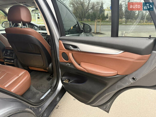 Серый БМВ Х5, объемом двигателя 2 л и пробегом 89 тыс. км за 27000 $, фото 30 на Automoto.ua