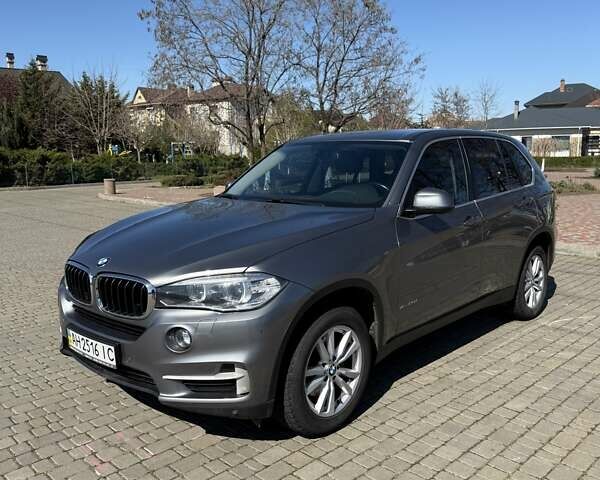 Серый БМВ Х5, объемом двигателя 2 л и пробегом 165 тыс. км за 27500 $, фото 4 на Automoto.ua