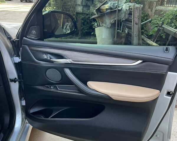 Серый БМВ Х5, объемом двигателя 2.98 л и пробегом 110 тыс. км за 34500 $, фото 7 на Automoto.ua