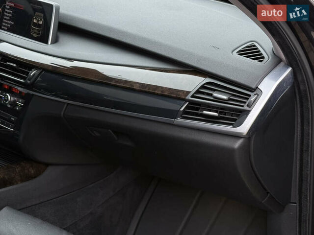 Серый БМВ Х5, объемом двигателя 3 л и пробегом 220 тыс. км за 25300 $, фото 79 на Automoto.ua
