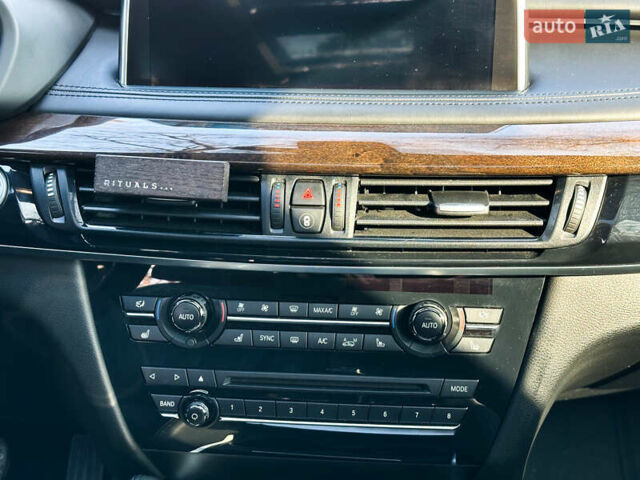 Сірий БМВ Х5, об'ємом двигуна 4.39 л та пробігом 80 тис. км за 33333 $, фото 53 на Automoto.ua