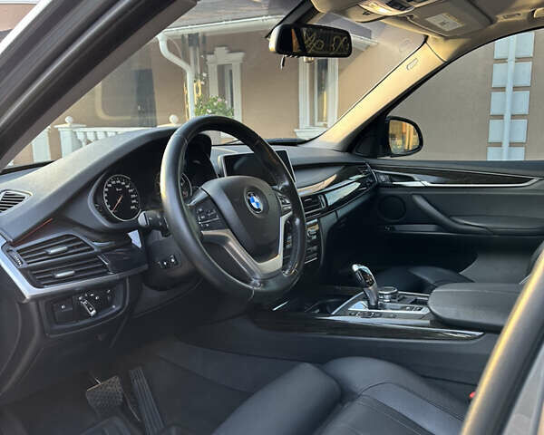 Серый БМВ Х5, объемом двигателя 2.98 л и пробегом 155 тыс. км за 25000 $, фото 22 на Automoto.ua