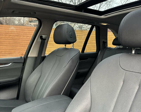 Серый БМВ Х5, объемом двигателя 3 л и пробегом 151 тыс. км за 20500 $, фото 7 на Automoto.ua