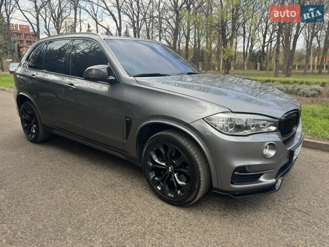 Серый БМВ Х5, объемом двигателя 3 л и пробегом 230 тыс. км за 36000 $, фото 2 на Automoto.ua