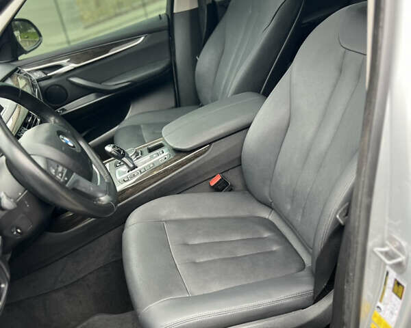 Серый БМВ Х5, объемом двигателя 2 л и пробегом 246 тыс. км за 18850 $, фото 15 на Automoto.ua