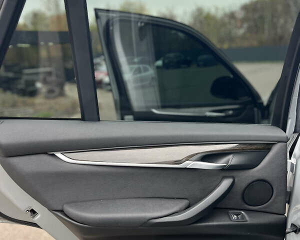 Серый БМВ Х5, объемом двигателя 2 л и пробегом 246 тыс. км за 18850 $, фото 15 на Automoto.ua