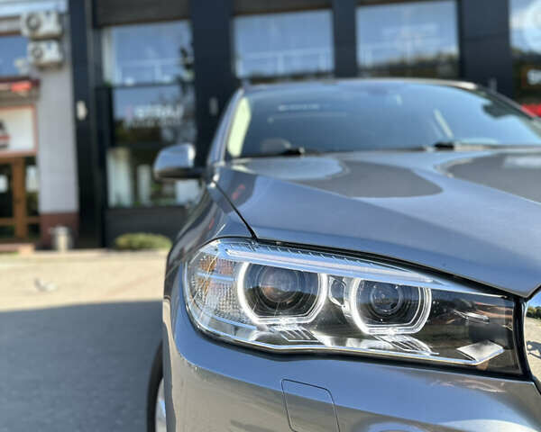 Серый БМВ Х5, объемом двигателя 2 л и пробегом 176 тыс. км за 29900 $, фото 7 на Automoto.ua