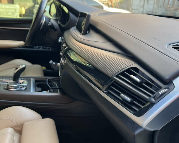 Серый БМВ Х5, объемом двигателя 2.98 л и пробегом 110 тыс. км за 34500 $, фото 6 на Automoto.ua