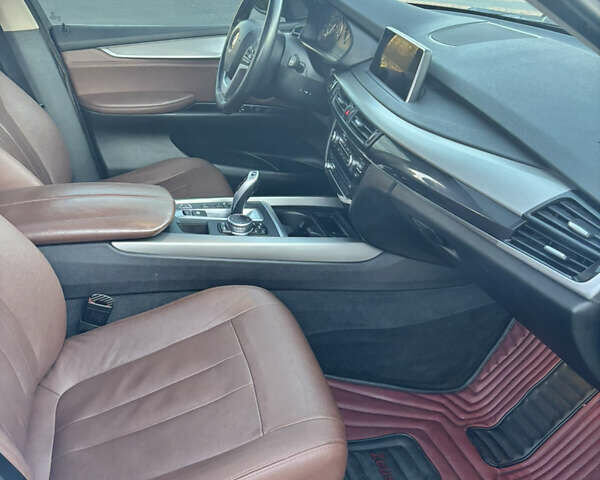 Серый БМВ Х5, объемом двигателя 2 л и пробегом 112 тыс. км за 25200 $, фото 25 на Automoto.ua