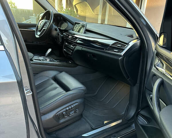 Серый БМВ Х5, объемом двигателя 2.98 л и пробегом 155 тыс. км за 25000 $, фото 20 на Automoto.ua