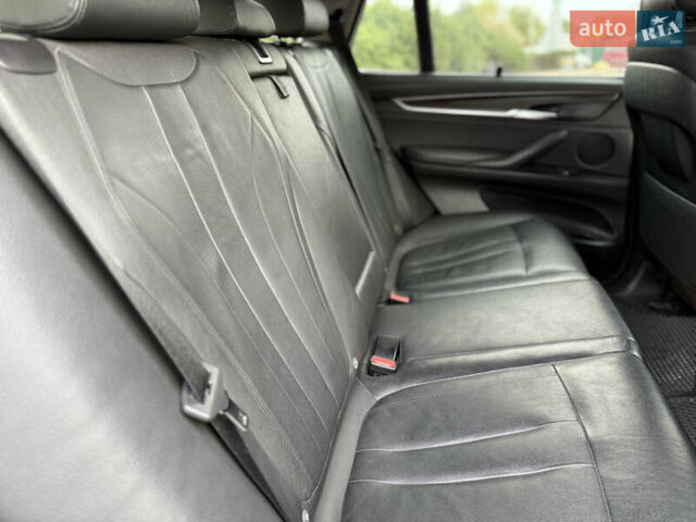 Серый БМВ Х5, объемом двигателя 2 л и пробегом 243 тыс. км за 27000 $, фото 16 на Automoto.ua
