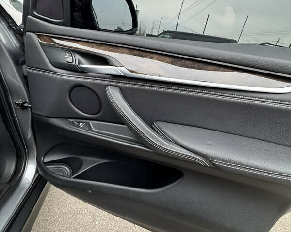 Сірий БМВ Х5, об'ємом двигуна 2 л та пробігом 161 тис. км за 23500 $, фото 29 на Automoto.ua