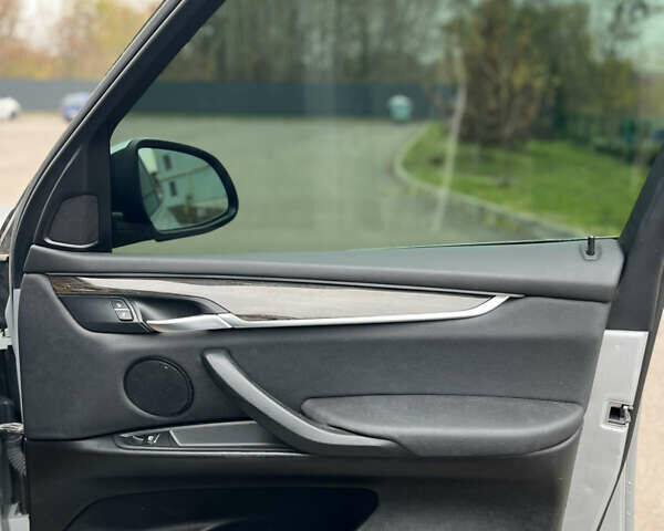 Серый БМВ Х5, объемом двигателя 2 л и пробегом 246 тыс. км за 18850 $, фото 23 на Automoto.ua