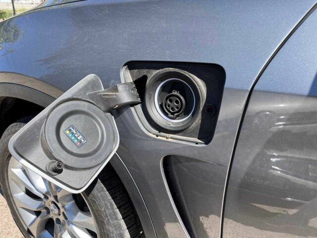 Сірий БМВ Х5, об'ємом двигуна 2 л та пробігом 49 тис. км за 24000 $, фото 5 на Automoto.ua