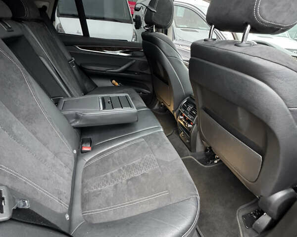 Сірий БМВ Х5, об'ємом двигуна 2 л та пробігом 161 тис. км за 23500 $, фото 26 на Automoto.ua