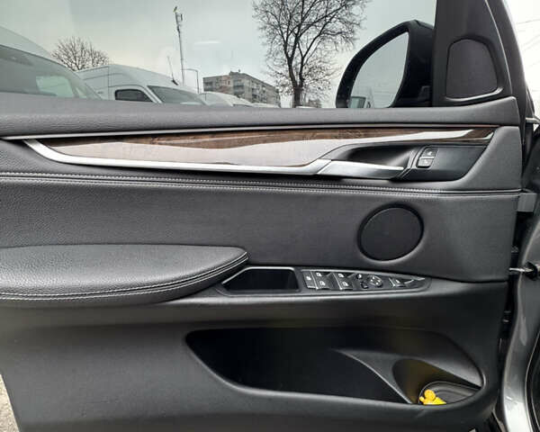 Сірий БМВ Х5, об'ємом двигуна 2 л та пробігом 161 тис. км за 23500 $, фото 14 на Automoto.ua