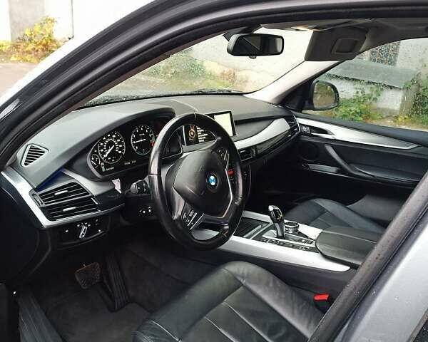 Серый БМВ Х5, объемом двигателя 2 л и пробегом 175 тыс. км за 19700 $, фото 6 на Automoto.ua