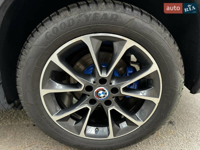Серый БМВ Х5, объемом двигателя 3 л и пробегом 127 тыс. км за 19700 $, фото 21 на Automoto.ua