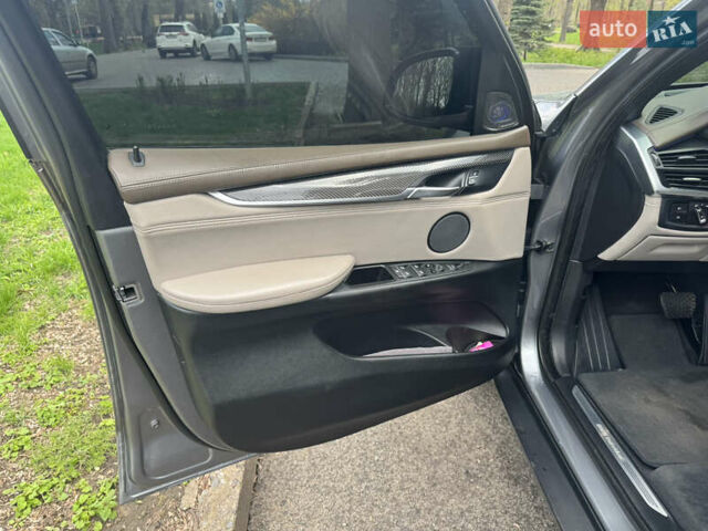 Серый БМВ Х5, объемом двигателя 3 л и пробегом 230 тыс. км за 36000 $, фото 9 на Automoto.ua
