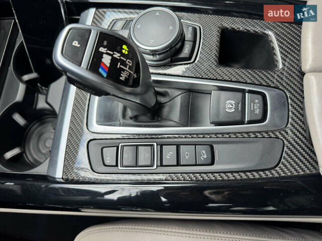 Серый БМВ Х5, объемом двигателя 3 л и пробегом 230 тыс. км за 36000 $, фото 16 на Automoto.ua