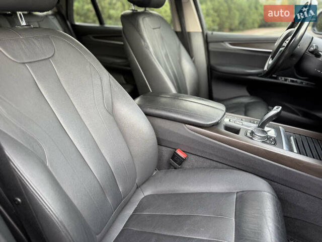 Серый БМВ Х5, объемом двигателя 2 л и пробегом 243 тыс. км за 27000 $, фото 15 на Automoto.ua