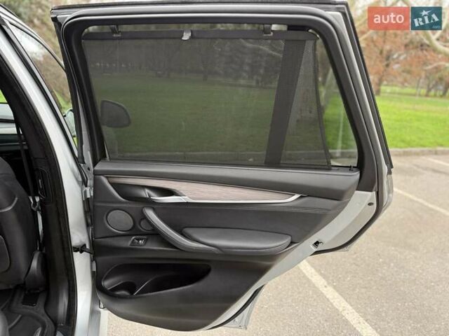 Сірий БМВ Х5, об'ємом двигуна 2.98 л та пробігом 140 тис. км за 27500 $, фото 29 на Automoto.ua