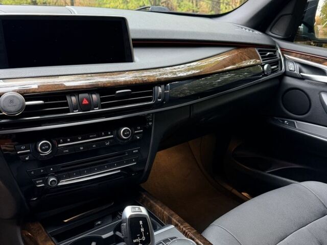 Серый БМВ Х5, объемом двигателя 3 л и пробегом 105 тыс. км за 24000 $, фото 5 на Automoto.ua