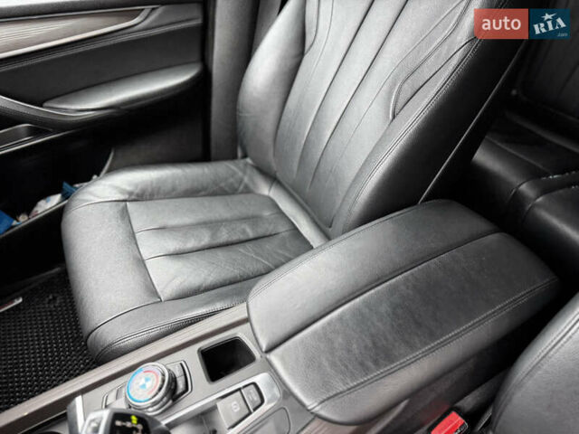 Серый БМВ Х5, объемом двигателя 3 л и пробегом 127 тыс. км за 19700 $, фото 14 на Automoto.ua