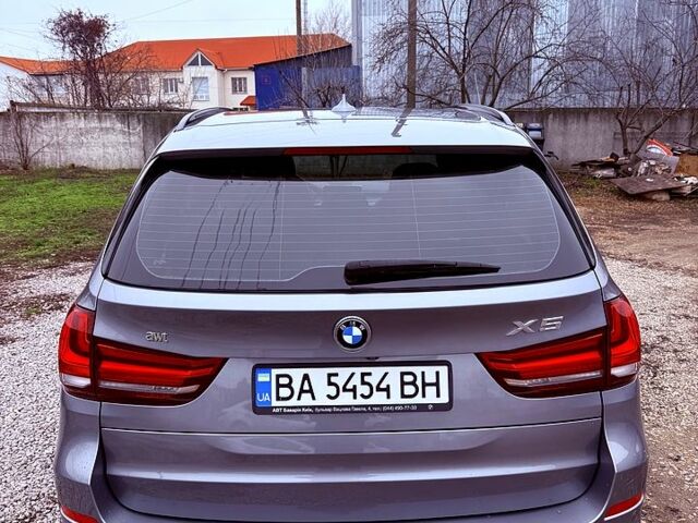 Серый БМВ Х5, объемом двигателя 3 л и пробегом 163 тыс. км за 41000 $, фото 2 на Automoto.ua
