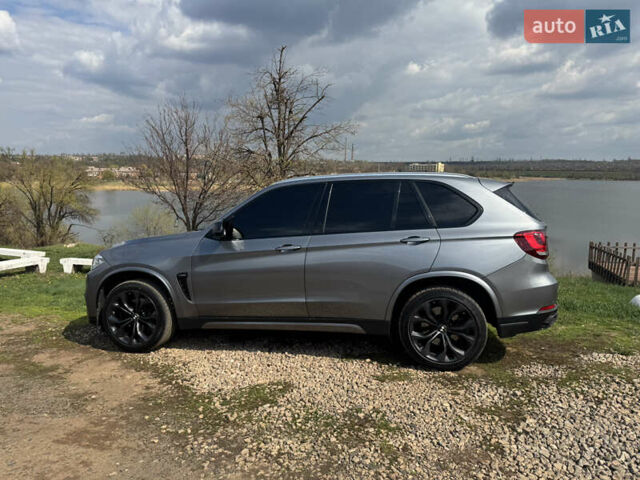 Серый БМВ Х5, объемом двигателя 3 л и пробегом 230 тыс. км за 36000 $, фото 35 на Automoto.ua