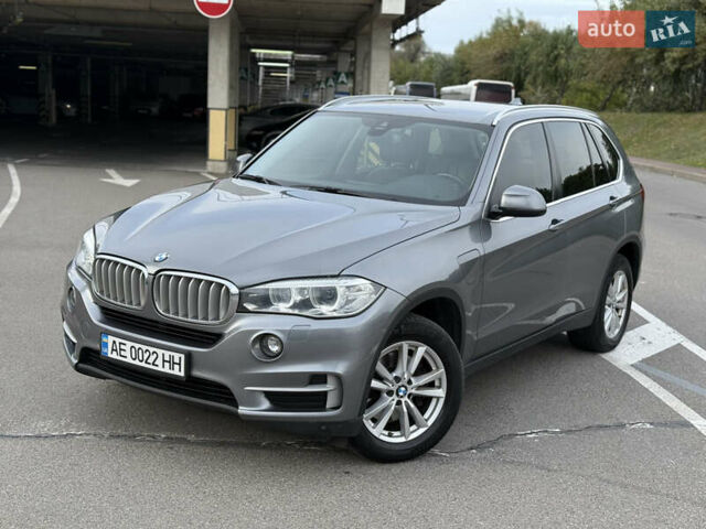 Серый БМВ Х5, объемом двигателя 2 л и пробегом 243 тыс. км за 27000 $, фото 3 на Automoto.ua