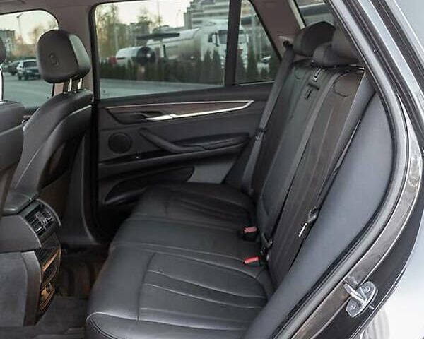 Серый БМВ Х5, объемом двигателя 2 л и пробегом 130 тыс. км за 24500 $, фото 16 на Automoto.ua