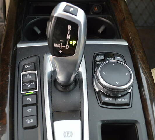 Серый БМВ Х5, объемом двигателя 2 л и пробегом 131 тыс. км за 27800 $, фото 27 на Automoto.ua