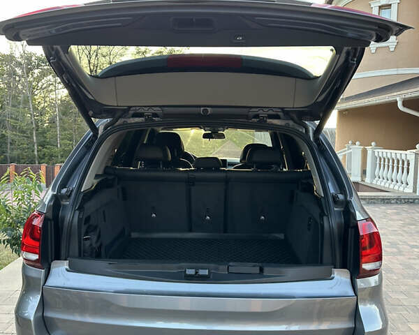 Серый БМВ Х5, объемом двигателя 2.98 л и пробегом 155 тыс. км за 25000 $, фото 17 на Automoto.ua